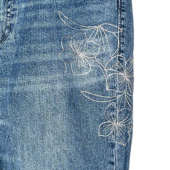 Lucky Brand Lolita Skinny Embroidered Ankle Length Jeans
Size 6 - Picture 3 of 10